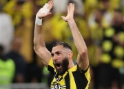 开云APP-球员出色表现获评最佳球员，斩获奖杯