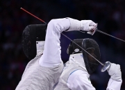 开云体育下载-英国击剑选手勇夺胜利，晋级半决赛