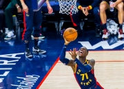 开云体育入口-伦敦举行篮球比赛，勇士表现激烈