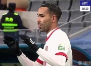 开云APP-比赛中球员出色发挥，连续破门得分