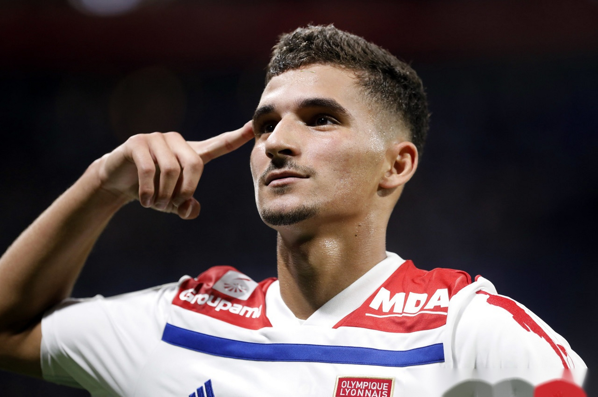 关于里昂球员备战欧冠比赛,冲击更高荣誉的信息 关于里昂球员备战欧冠比赛,冲击更高荣誉的信息