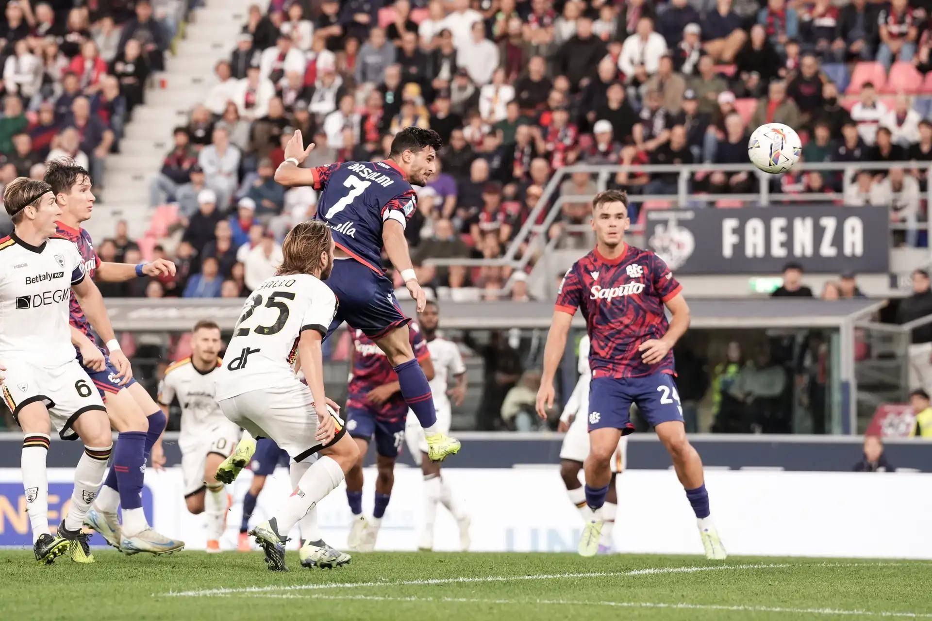 关于里昂球员备战欧冠比赛,冲击更高荣誉的信息 关于里昂球员备战欧冠比赛,冲击更高荣誉的信息