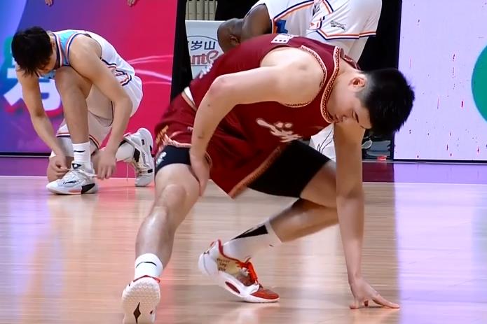 新疆男篮迎战浙江队，主场取得胜利之旅