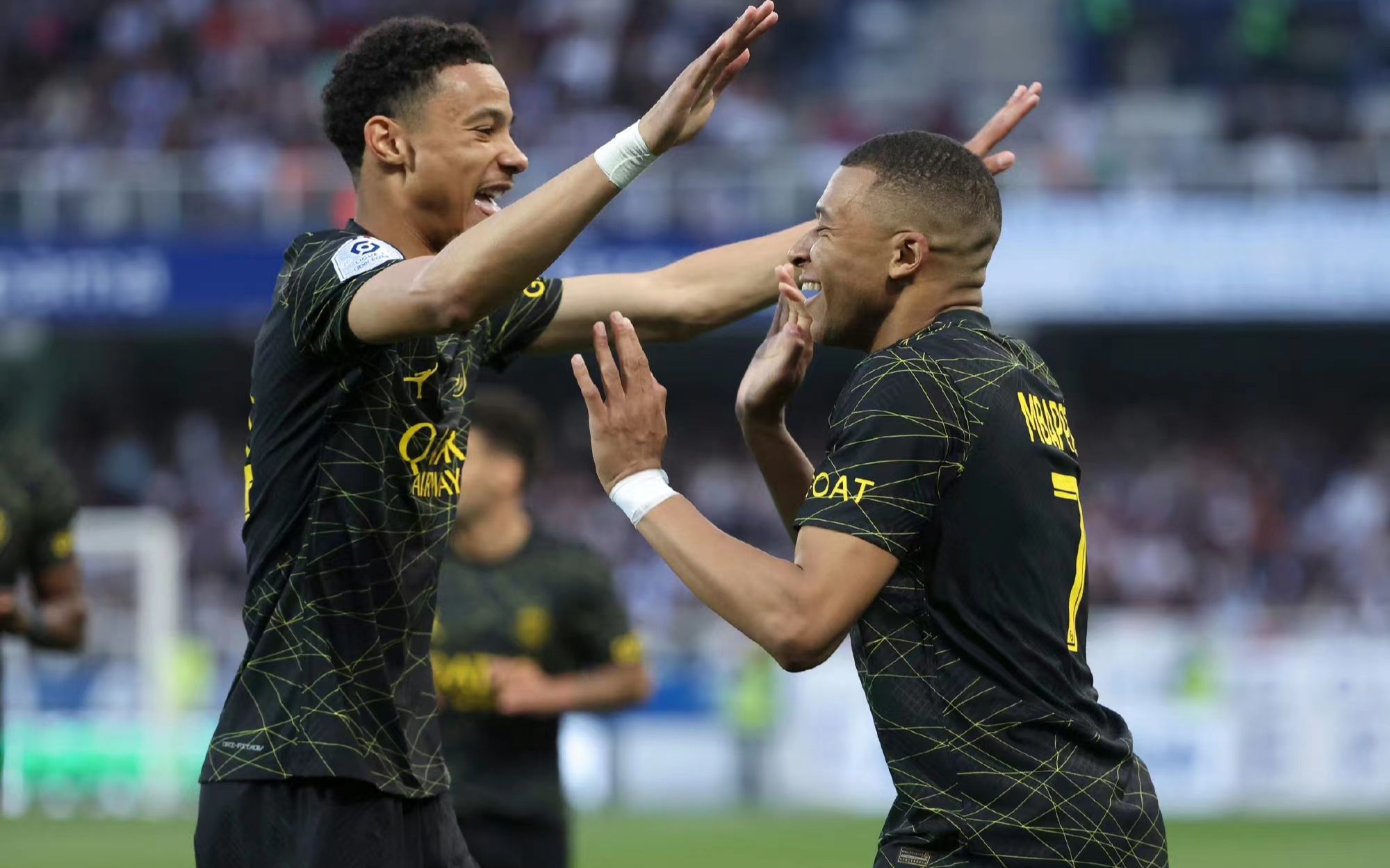 巴黎飞翔,利用奈马梅开二度晋级欧洲的简单介绍 巴黎飞翔,利用奈马梅开二度晋级欧洲的简单介绍