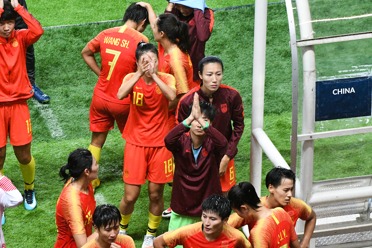 国家女足团结合作,克服艰难取得胜利 国家女足团结合作,克服艰难取得胜利