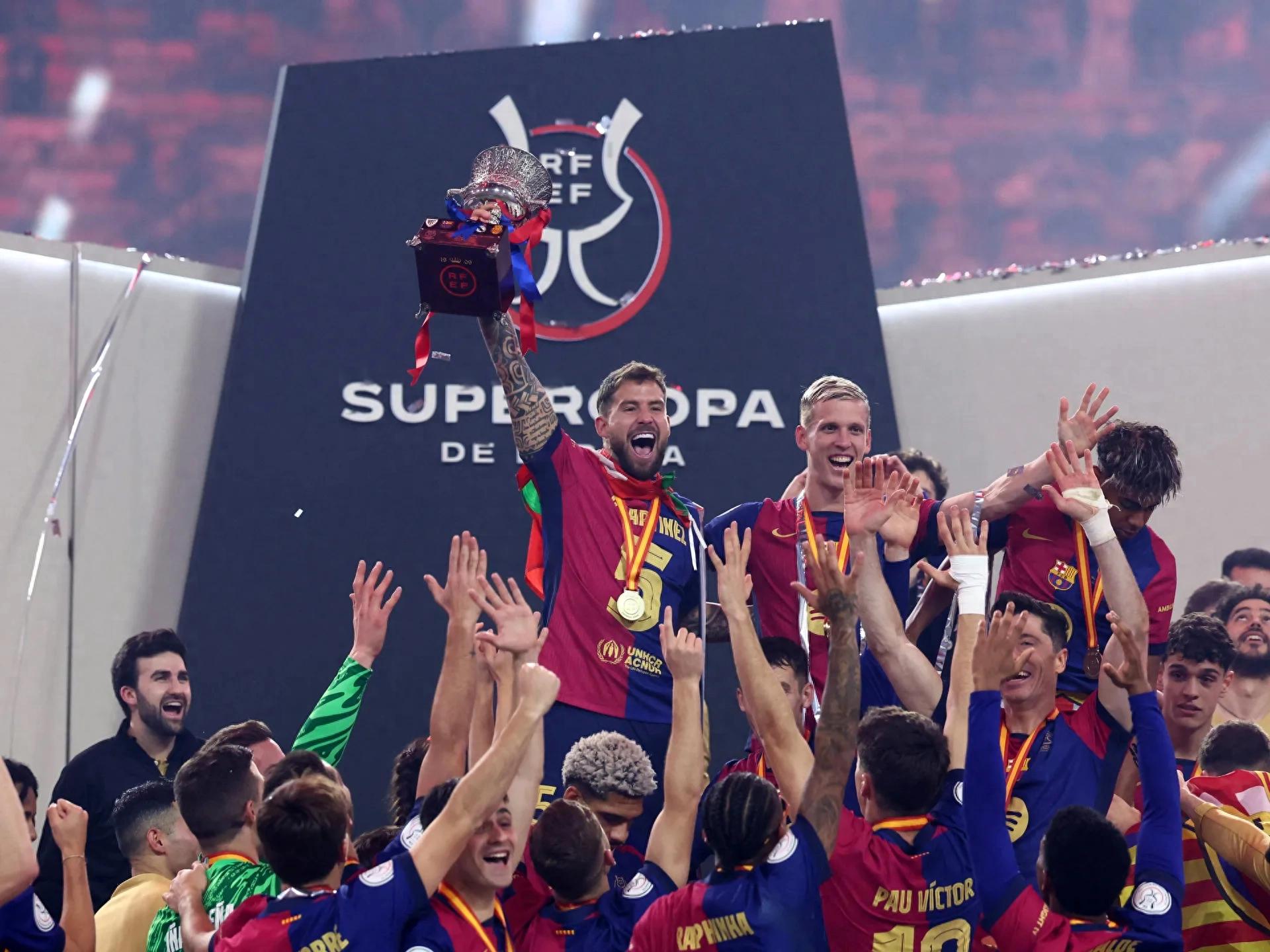 包含球队冠军较量激烈,球员拼尽全力争夺奖杯的词条 包含球队冠军较量激烈,球员拼尽全力争夺奖杯的词条