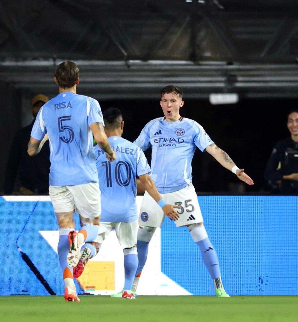 巴塞罗那遭遇曼城逆袭,梅西独得一球难救主 巴塞罗那遭遇曼城逆袭,梅西独得一球难救主