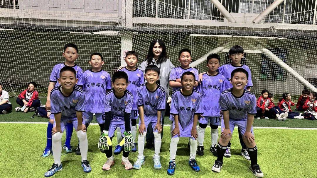 爱心队展示出了高超的球技和团队合作