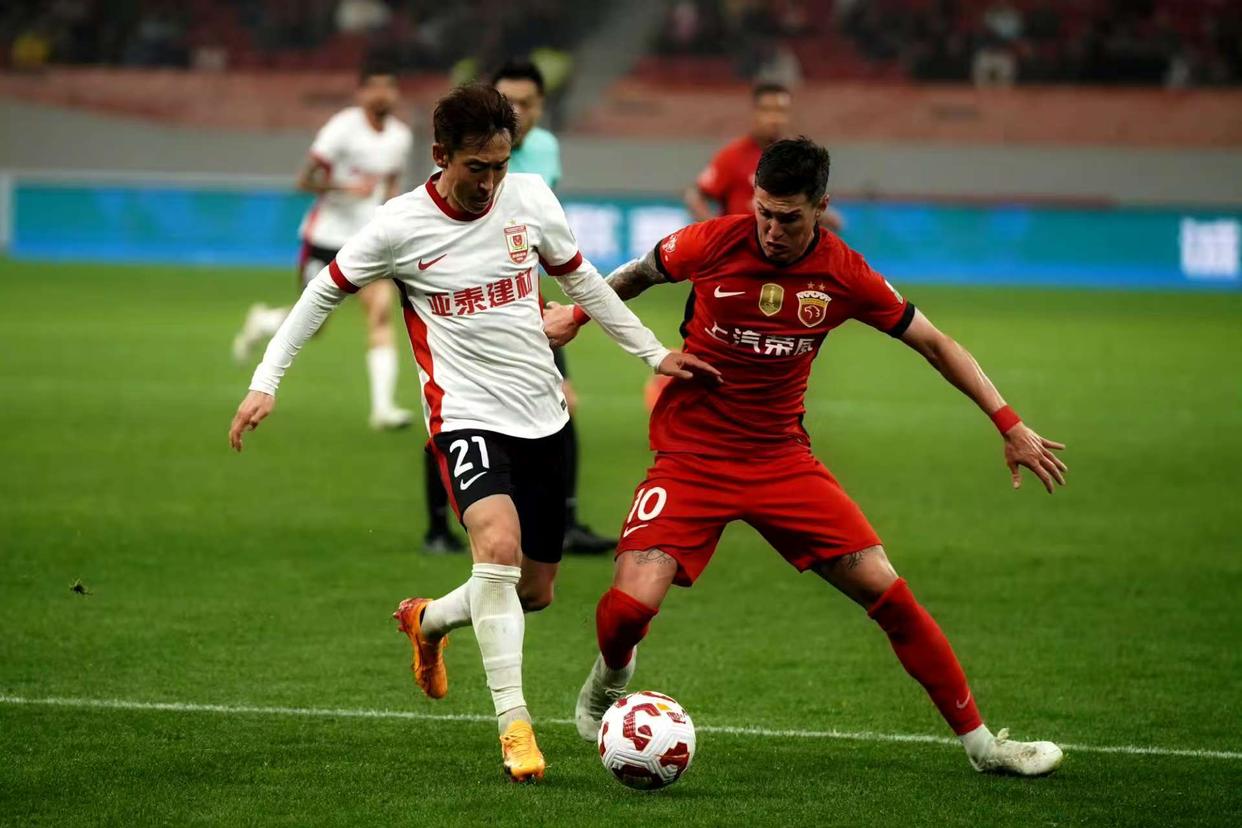 包含长春亚泰客场不敌广州富力，遗憾输球的词条