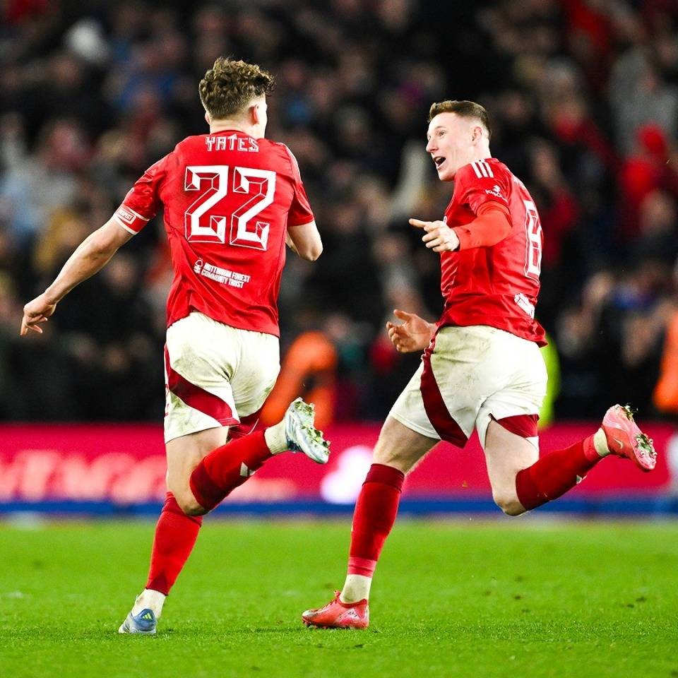 荷兰球星转会英超球队,成为新赛季一匹黑马的简单介绍 荷兰球星转会英超球队,成为新赛季一匹黑马的简单介绍