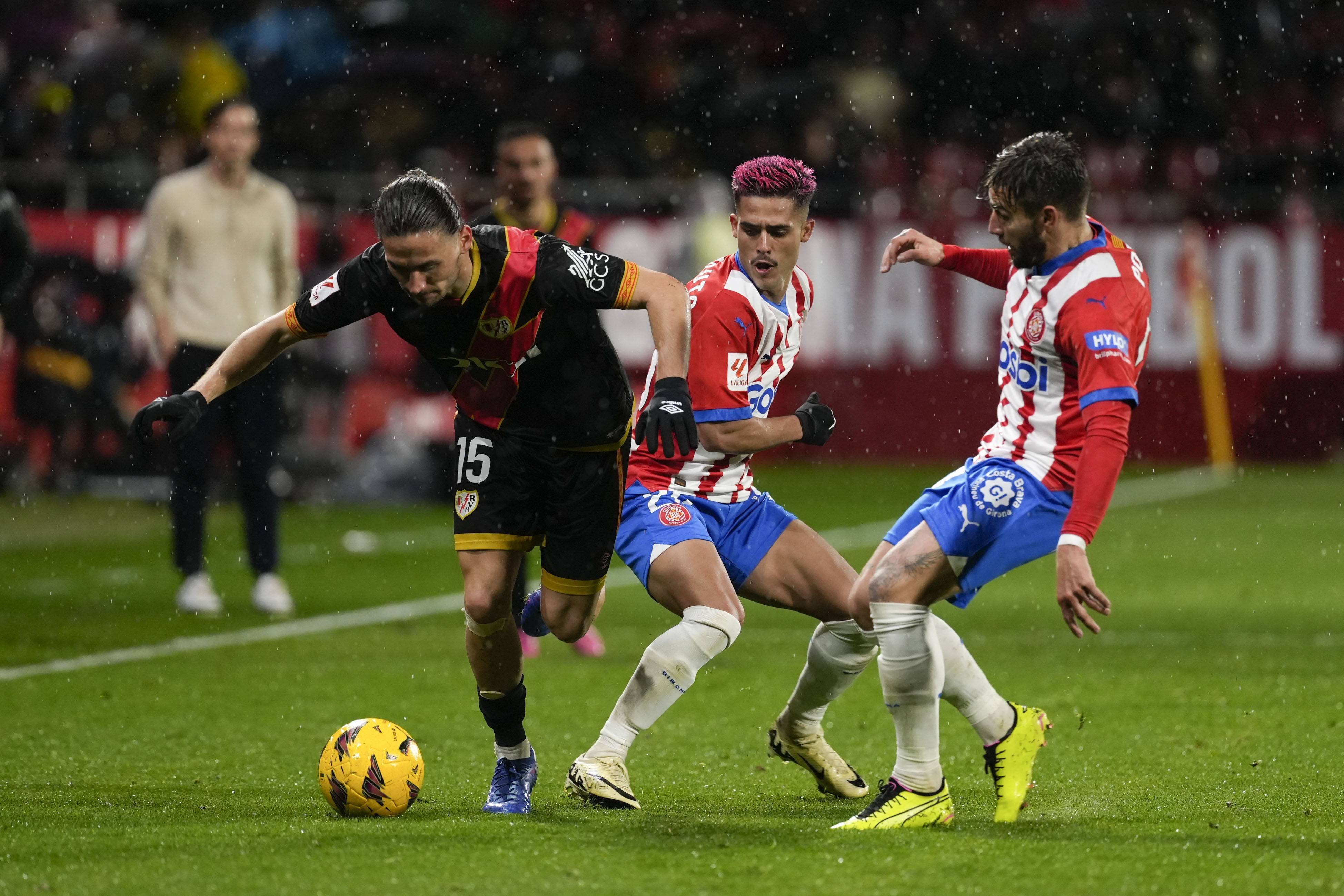 包含赫罗纳主场不敌毕尔巴鄂，遗憾失分的词条