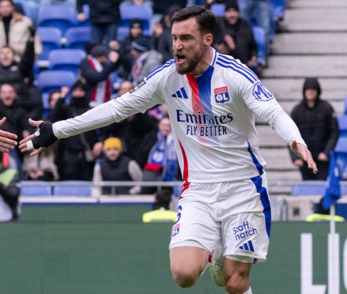 摩纳哥球员战胜对手,实现成功 摩纳哥球员战胜对手,实现成功