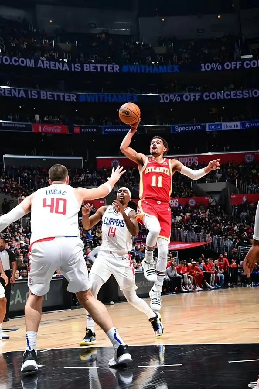 老鹰内讧不断,主帅下课球队动荡 老鹰内讧不断,主帅下课球队动荡