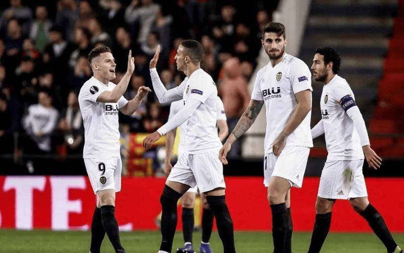 阿拉维斯球员伤愈复出，助球队实现逆转