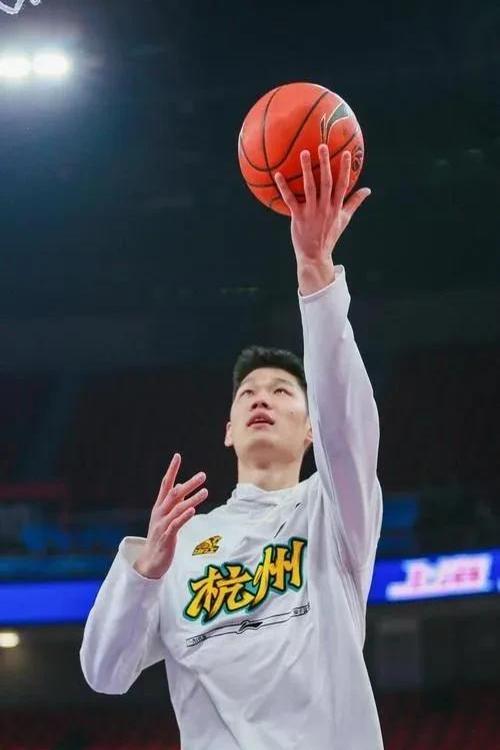 关于胡金秋抢下个篮板,率领球队逆转获胜的信息 关于胡金秋抢下个篮板,率领球队逆转获胜的信息