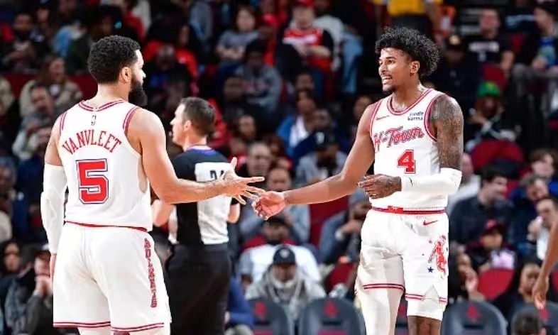 关于罗马掀翻雄鹿腾飞欧冠,勇夺胜利的信息 关于罗马掀翻雄鹿腾飞欧冠,勇夺胜利的信息