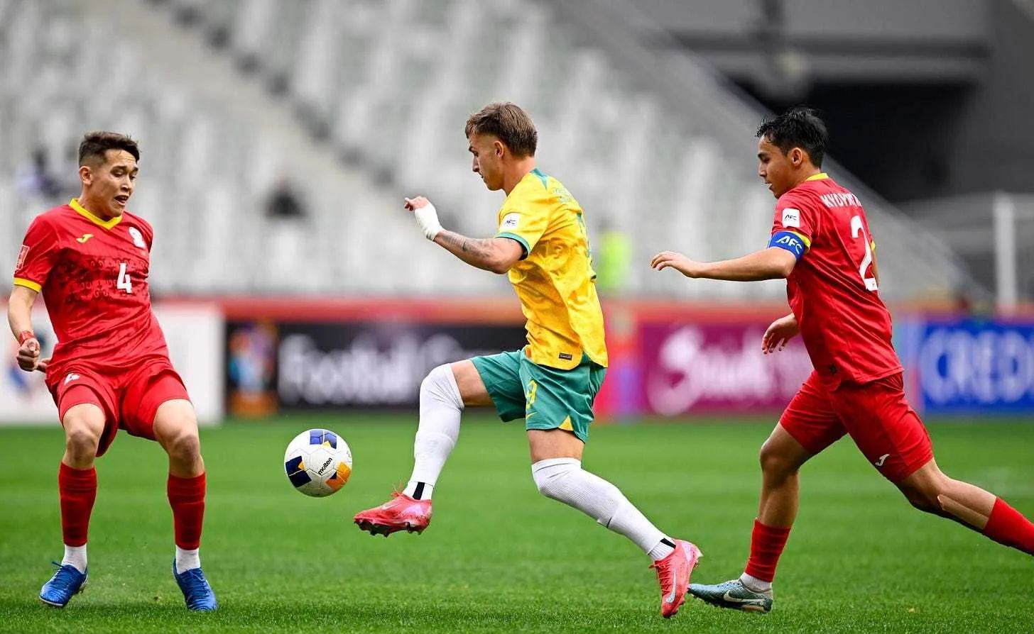 包含东亚俱乐部集中精力争夺国际足球赛的词条