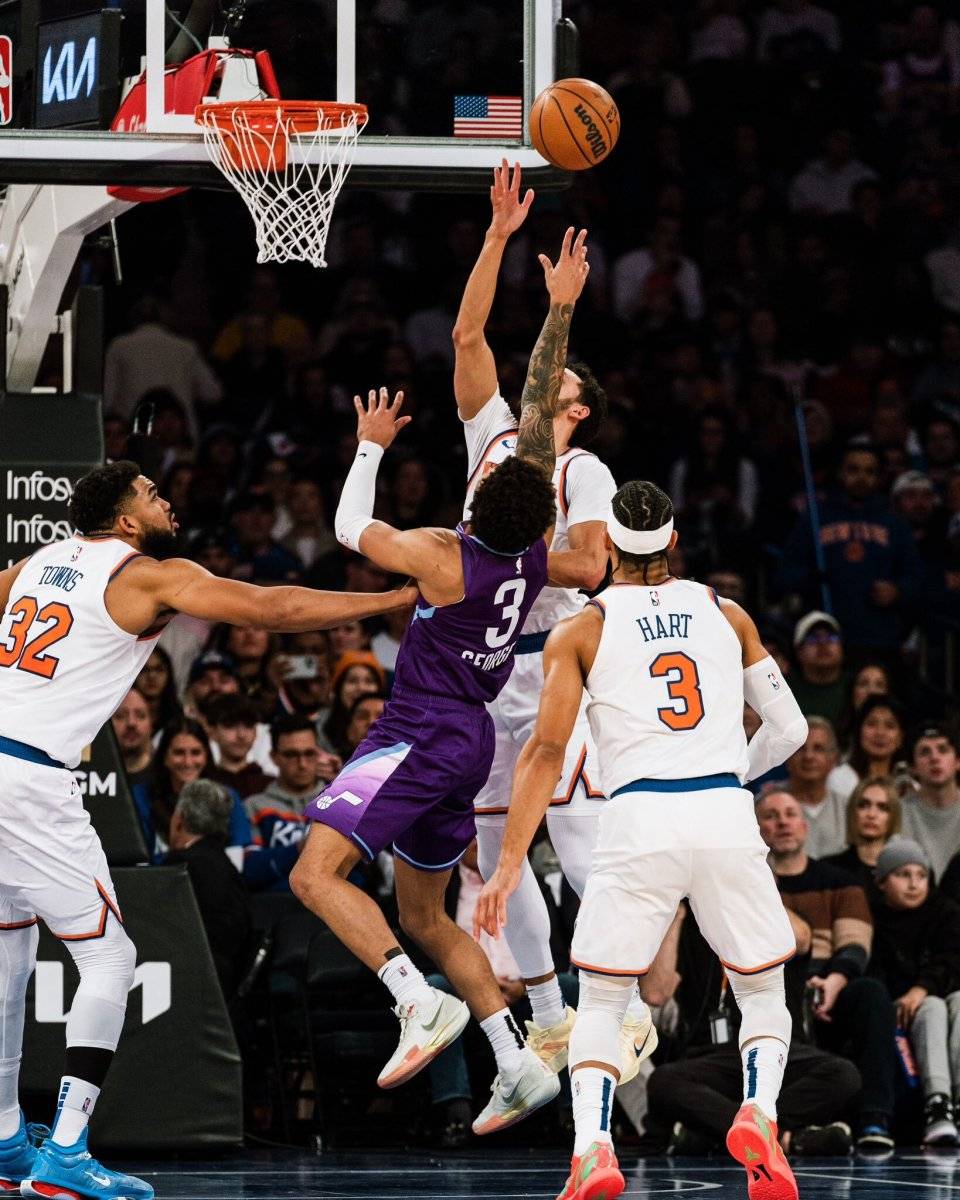 爵士先声夺人，主场凭借团队合作力量击败对手的简单介绍