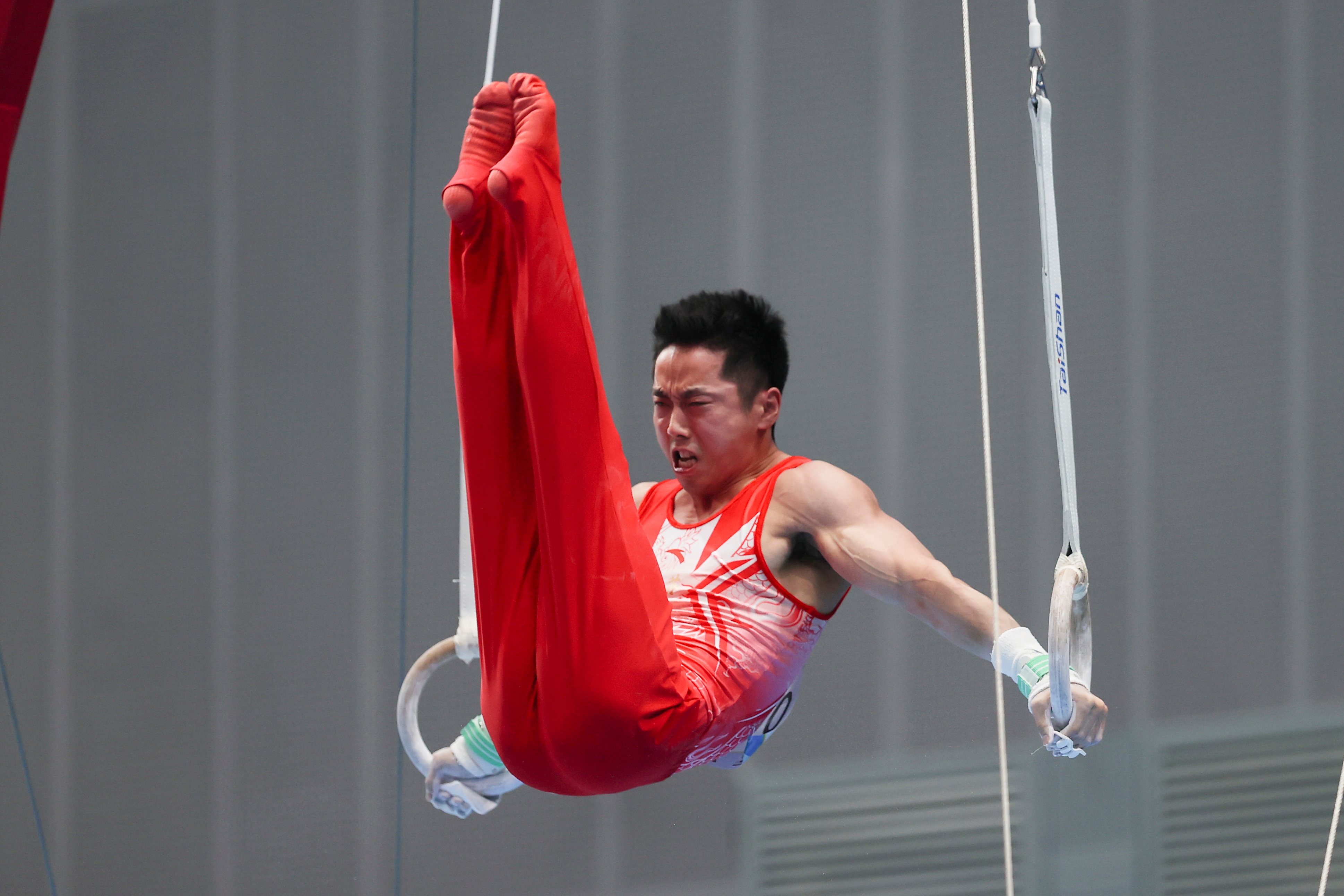 包含体操冠军表演赢得加分,观众起立尖叫喝彩的词条 包含体操冠军表演赢得加分,观众起立尖叫喝彩的词条