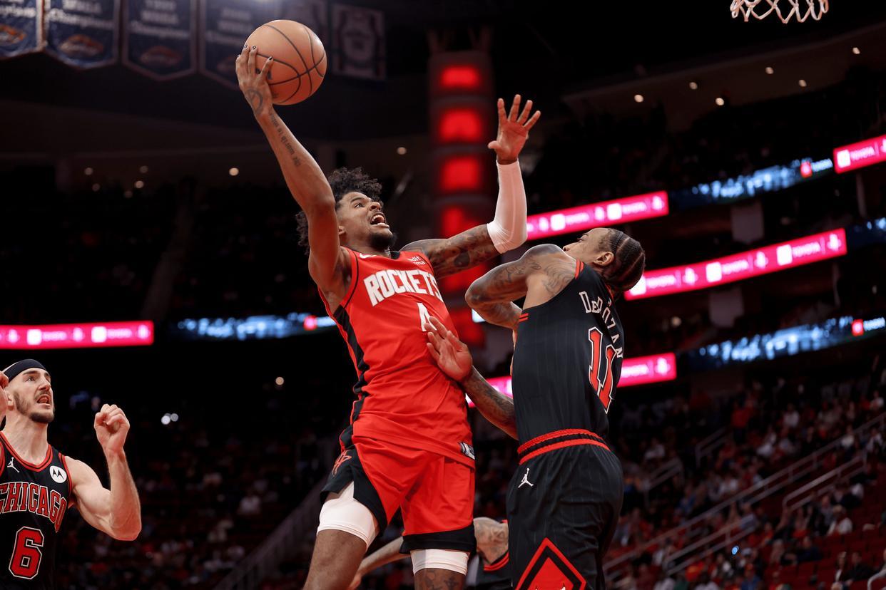 包含火箭主帅称球队欠缺防守，需要加强训练提高士气的词条