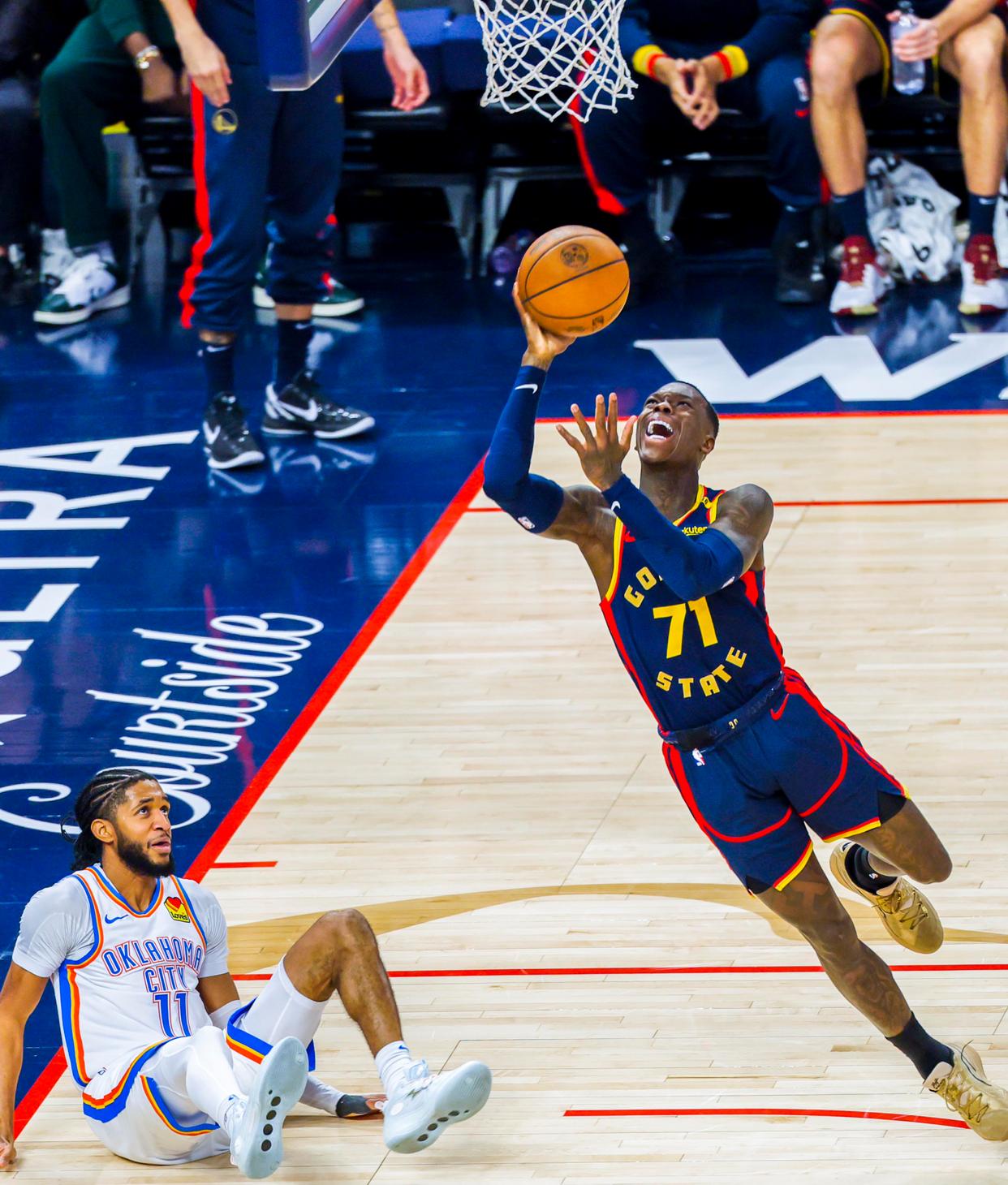 伦敦举行篮球比赛，勇士表现激烈