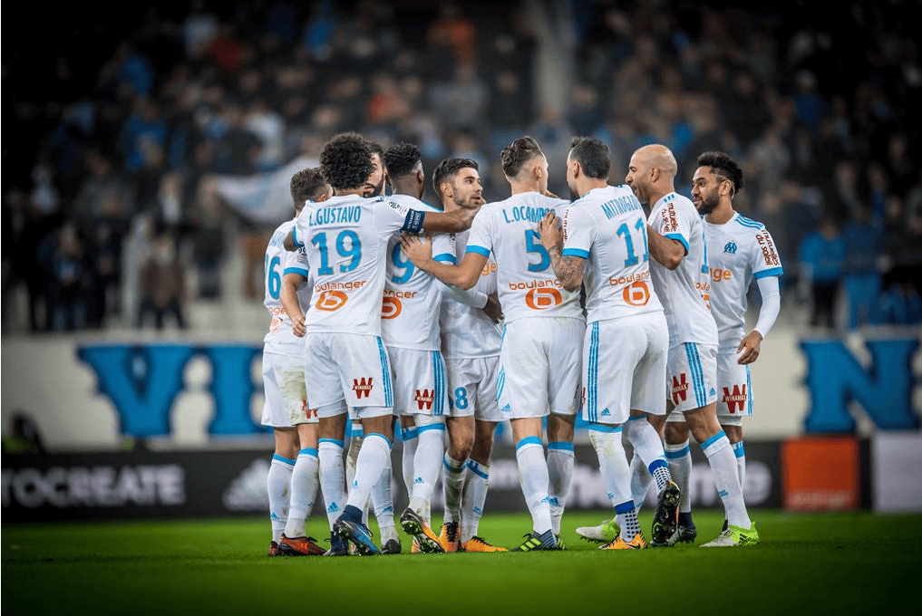 包含南特球迷热情欢呼,法甲赛场气氛炽热的词条 包含南特球迷热情欢呼,法甲赛场气氛炽热的词条