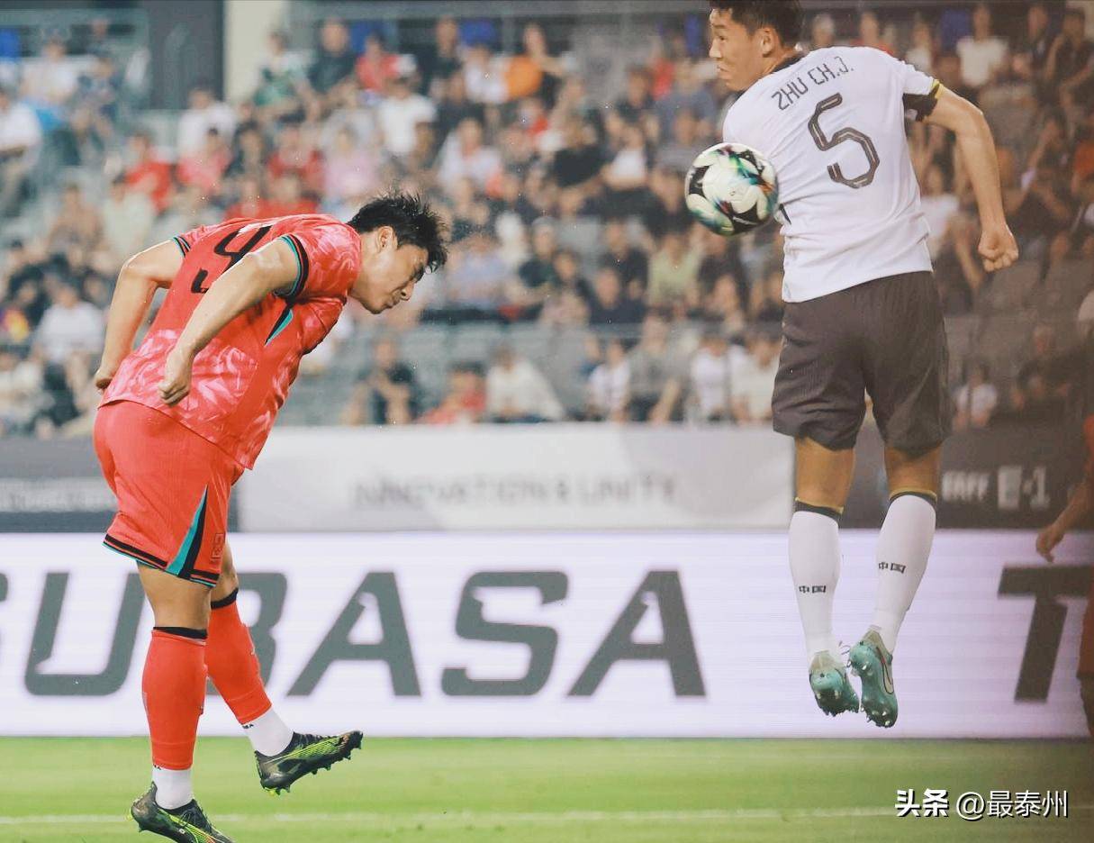 全神贯注！球员们为了荣誉而拼搏