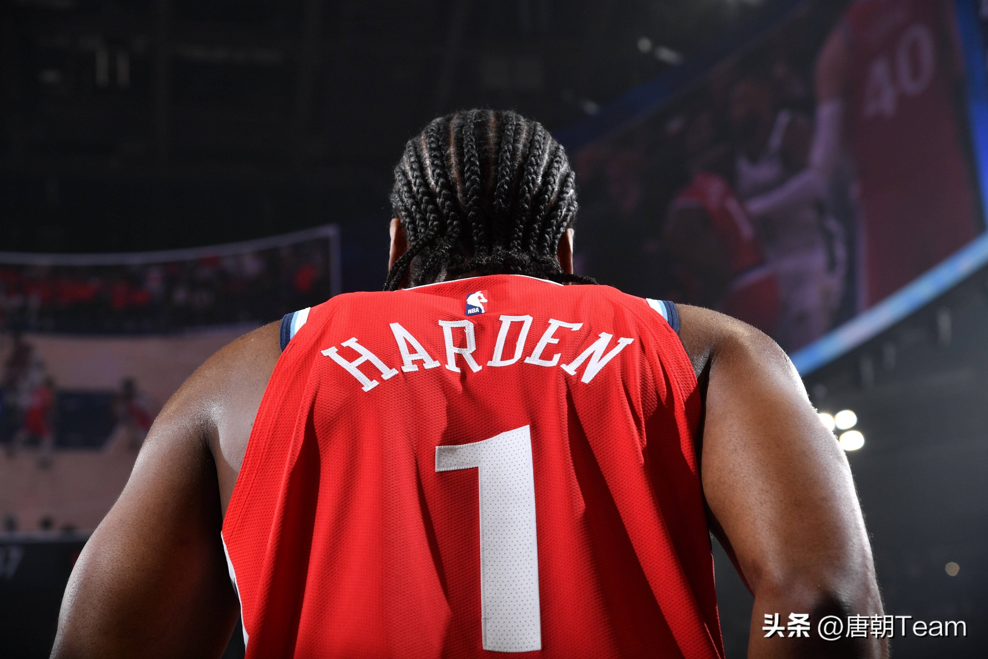 雄鹿逆转战胜快船,继续领跑东部 雄鹿逆转战胜快船,继续领跑东部