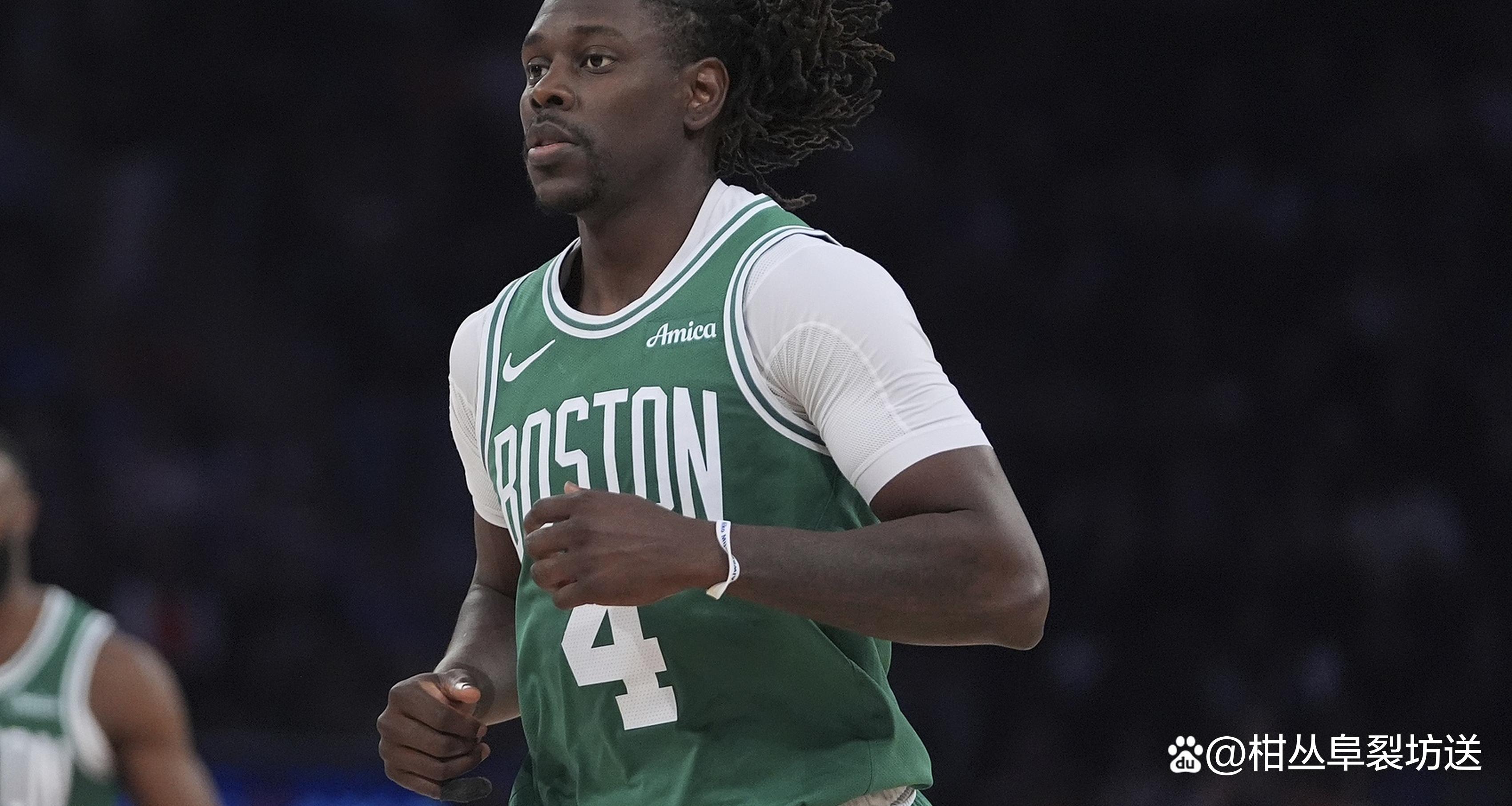 关于凯尔特人大胜开拓者，全队庆祝士气大增的信息