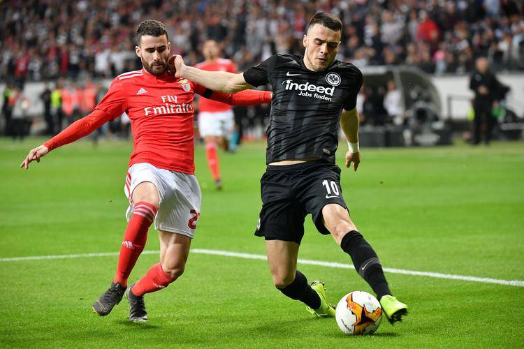 关于精彩纷呈:法兰克福主场大胜霍芬海姆确保保级的信息 关于精彩纷呈:法兰克福主场大胜霍芬海姆确保保级的信息