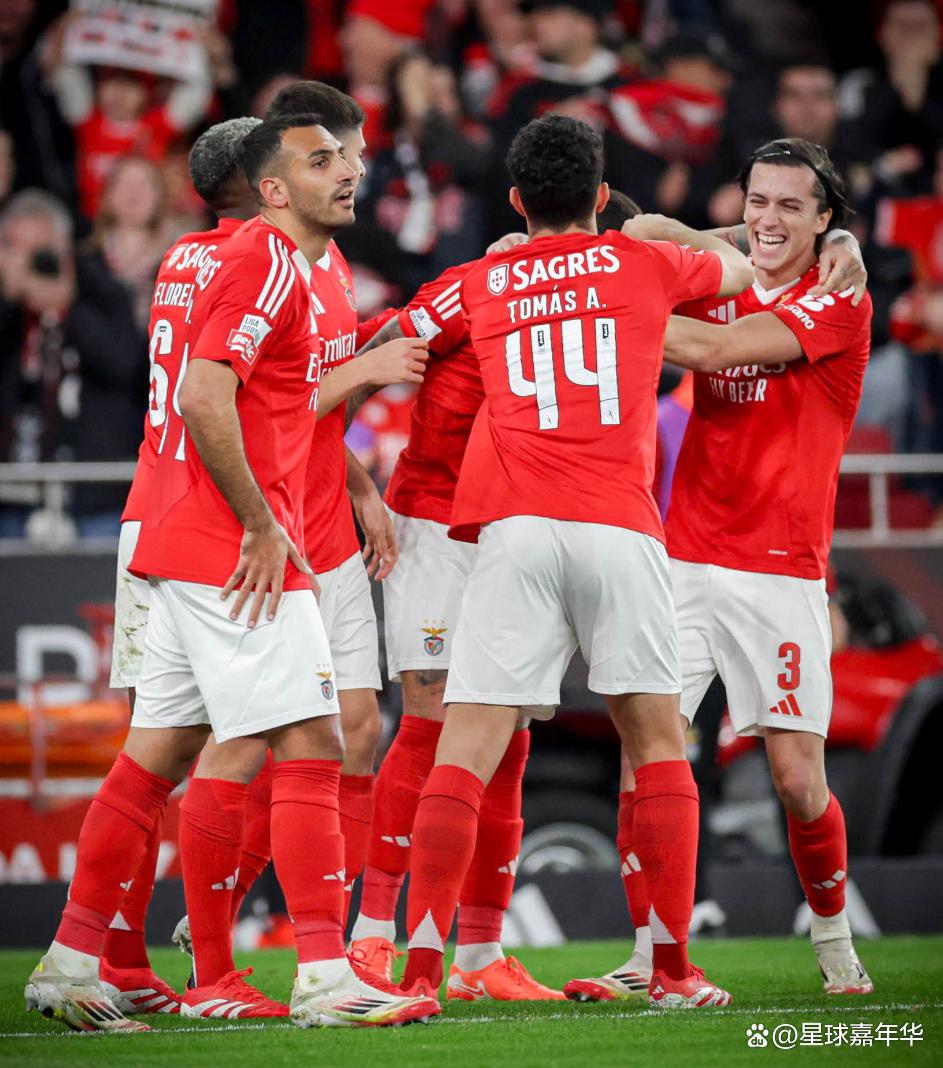 包含摩纳哥球员团结一心，取得胜利的词条