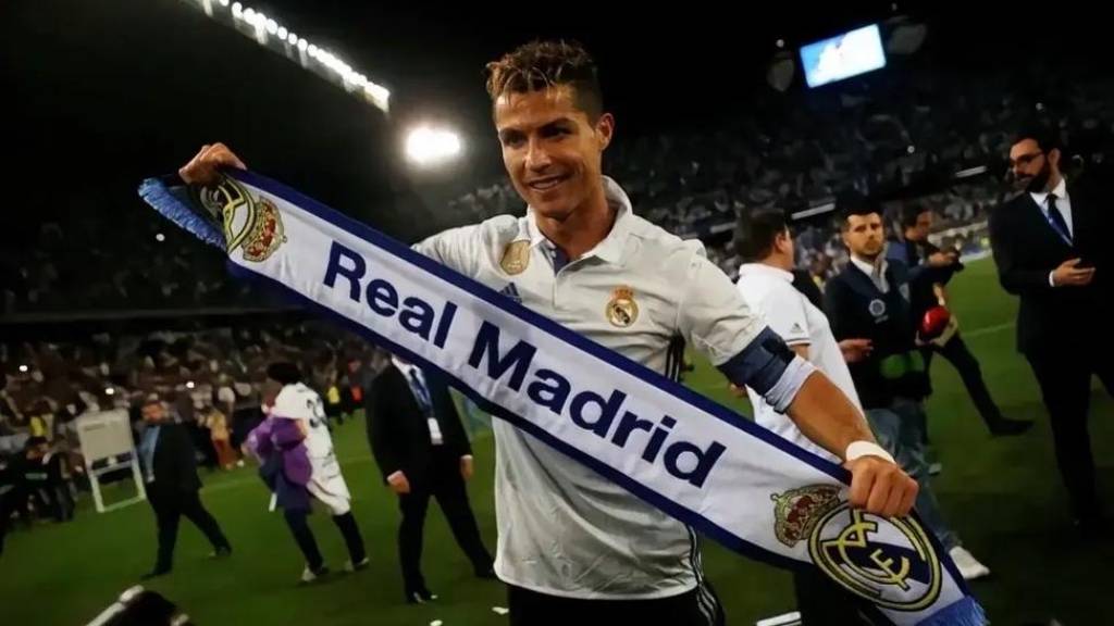 包含G2横扫巴西，C罗一己之力扛起全队激烈交锋成都决赛之夜，成为赛场最大亮点的词条