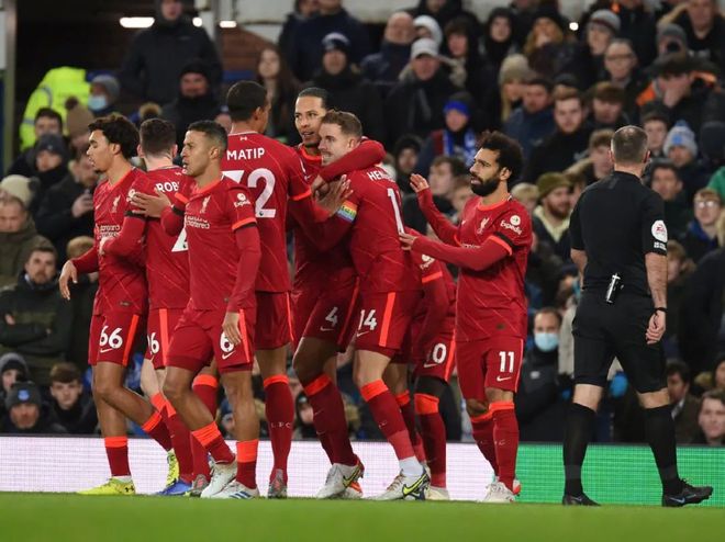 智利碾压利物浦，皮克刷新纪录的简单介绍